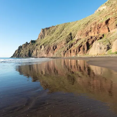 Frontline Apartment *