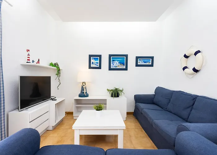 海滩前线公寓 *