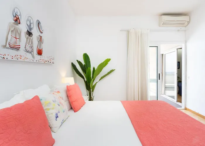 Frontline Apartment *